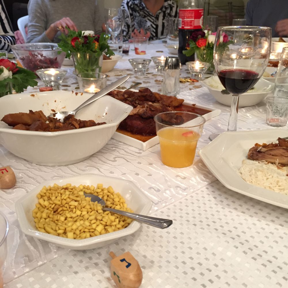 Zu Gast bei Freunden: Dank der Online-Community "Eat With" darf ich einen Abend inmitten einer jüdischen Familie erleben - ein Erlebnis, das ich jedem nur weiterempfehlen kann.